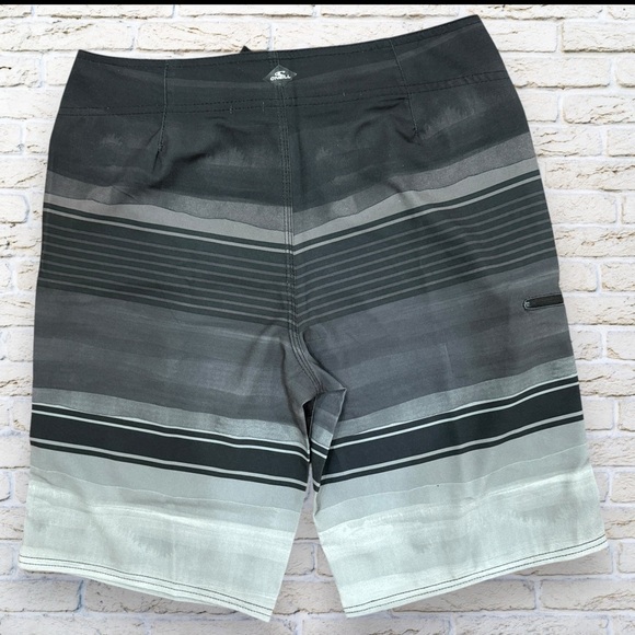 NWT O’Neill Brisbane Black and Grey Striped Pattern Board-shorts Trunks -Size 30 - Picture 2 of 7